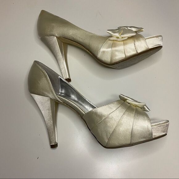DAVIDS Bridals Michelangelo Mirabelle Mercury Bow Ivory Pump Heels dressy - Picture 9 of 11